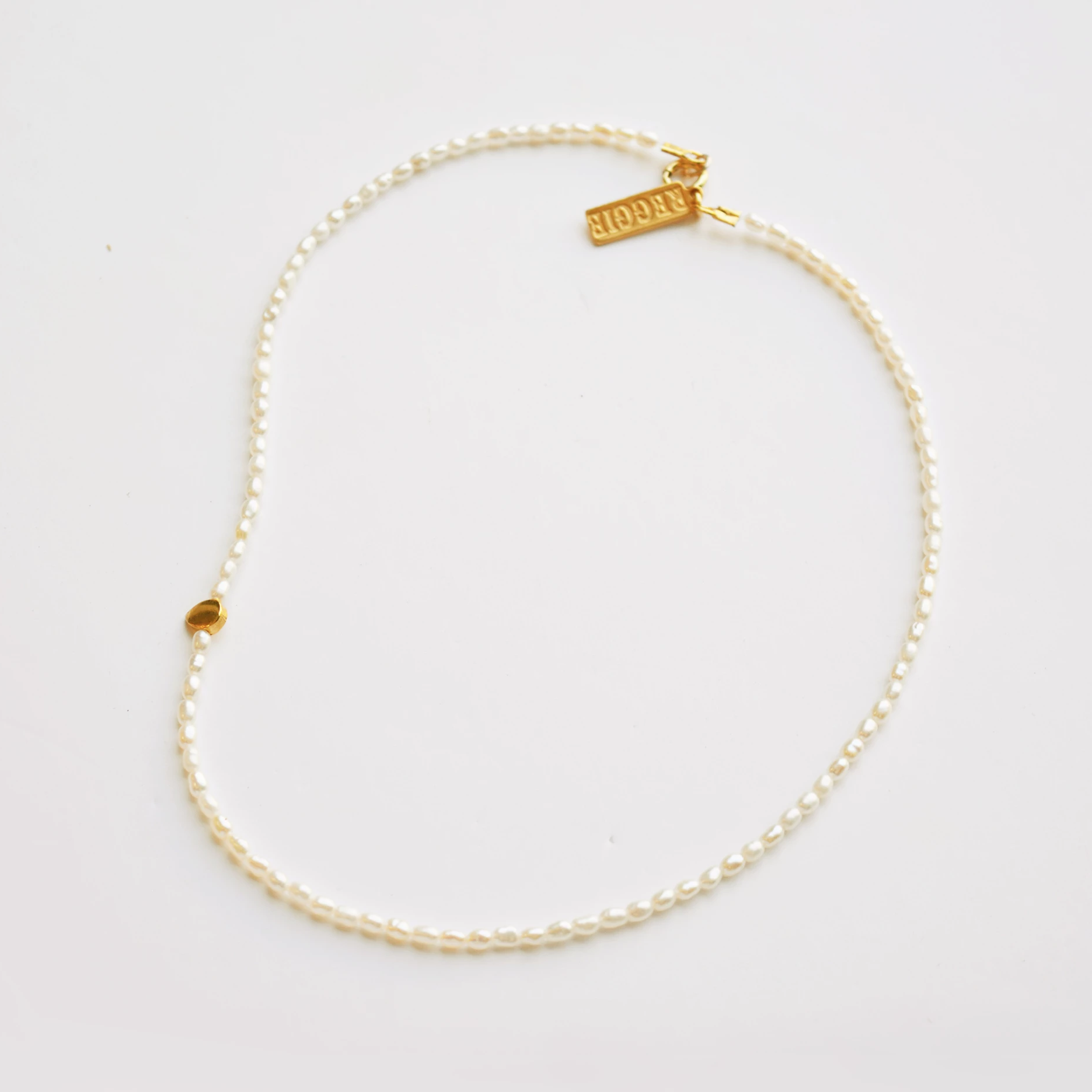 PEARLS CHOKER