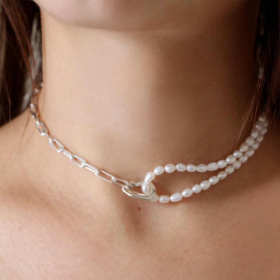 WHITE NECKLACE