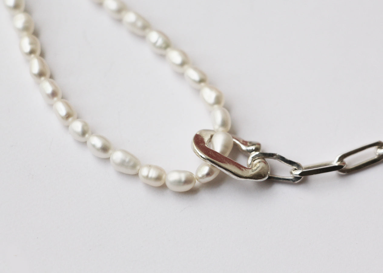 WHITE NECKLACE