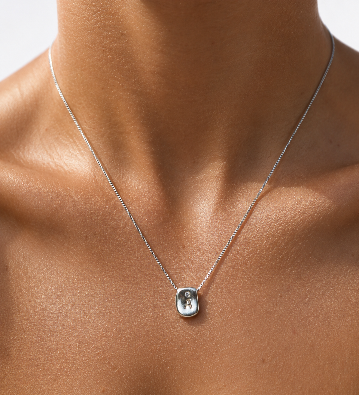 A INITIAL NECKLACE N.4