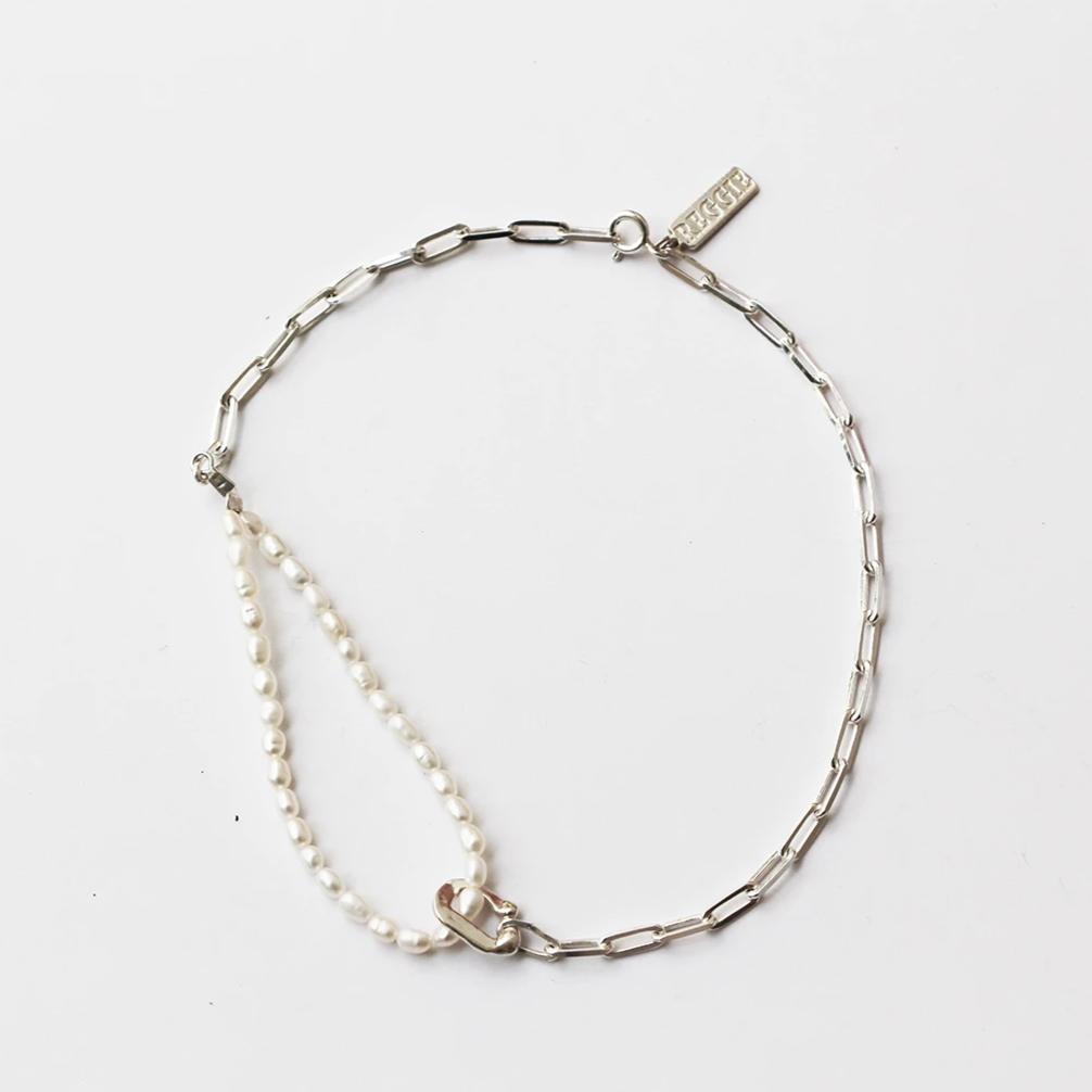 WHITE NECKLACE