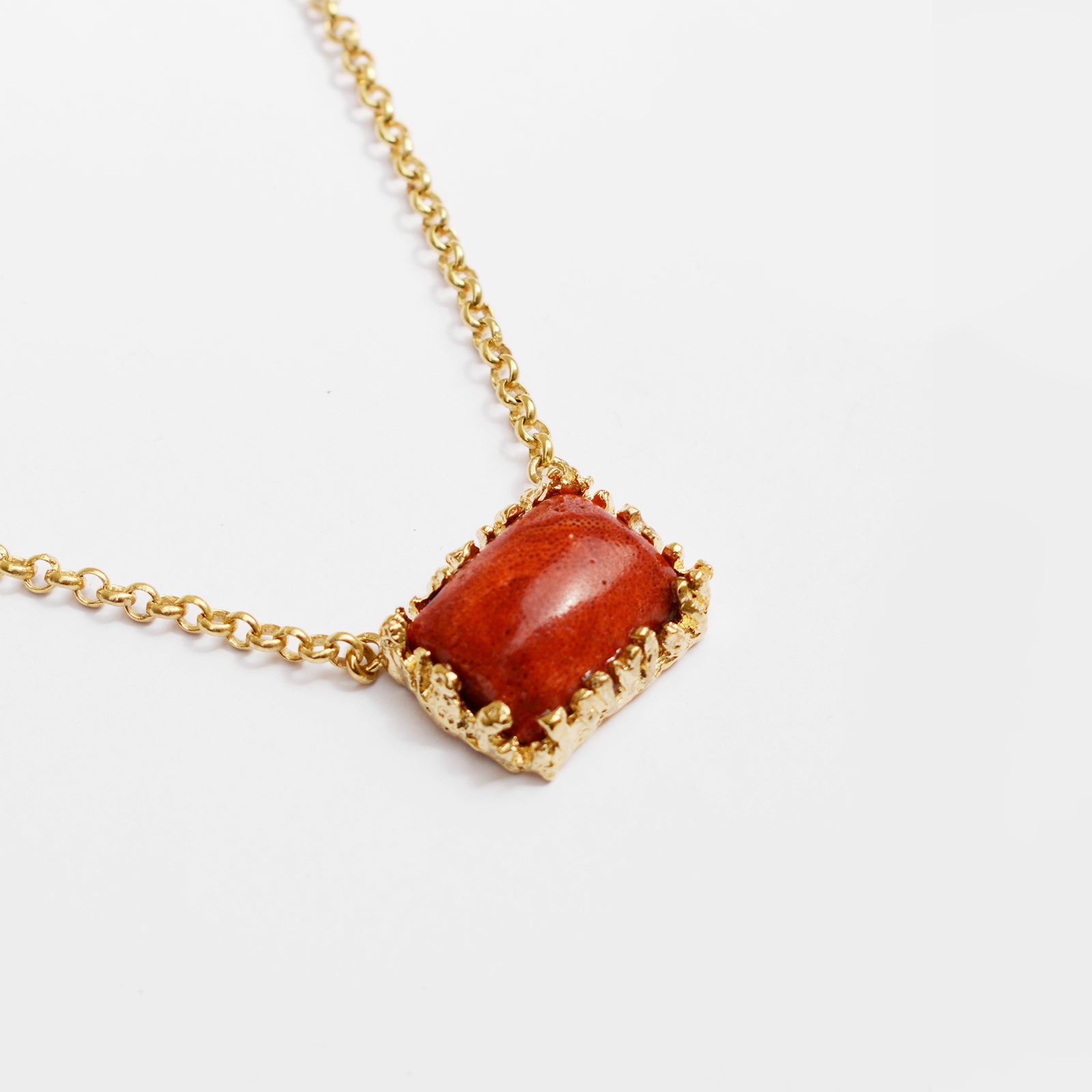 BRIELLE GOLD&RED NECKLACE