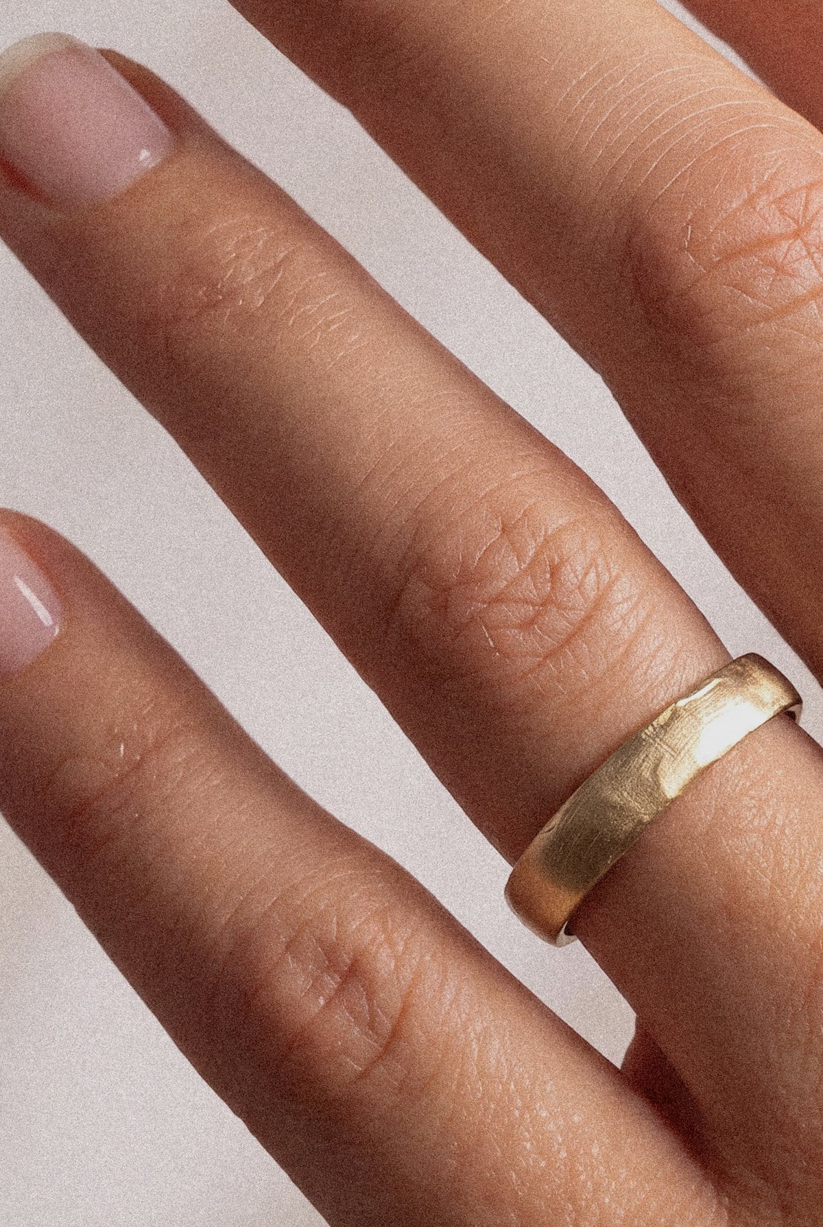 SCRATCH TEXTURE WEDDING BAND N.75