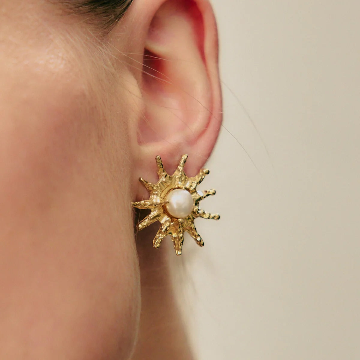 SOLARA GOLD&PEARL EARRINGS