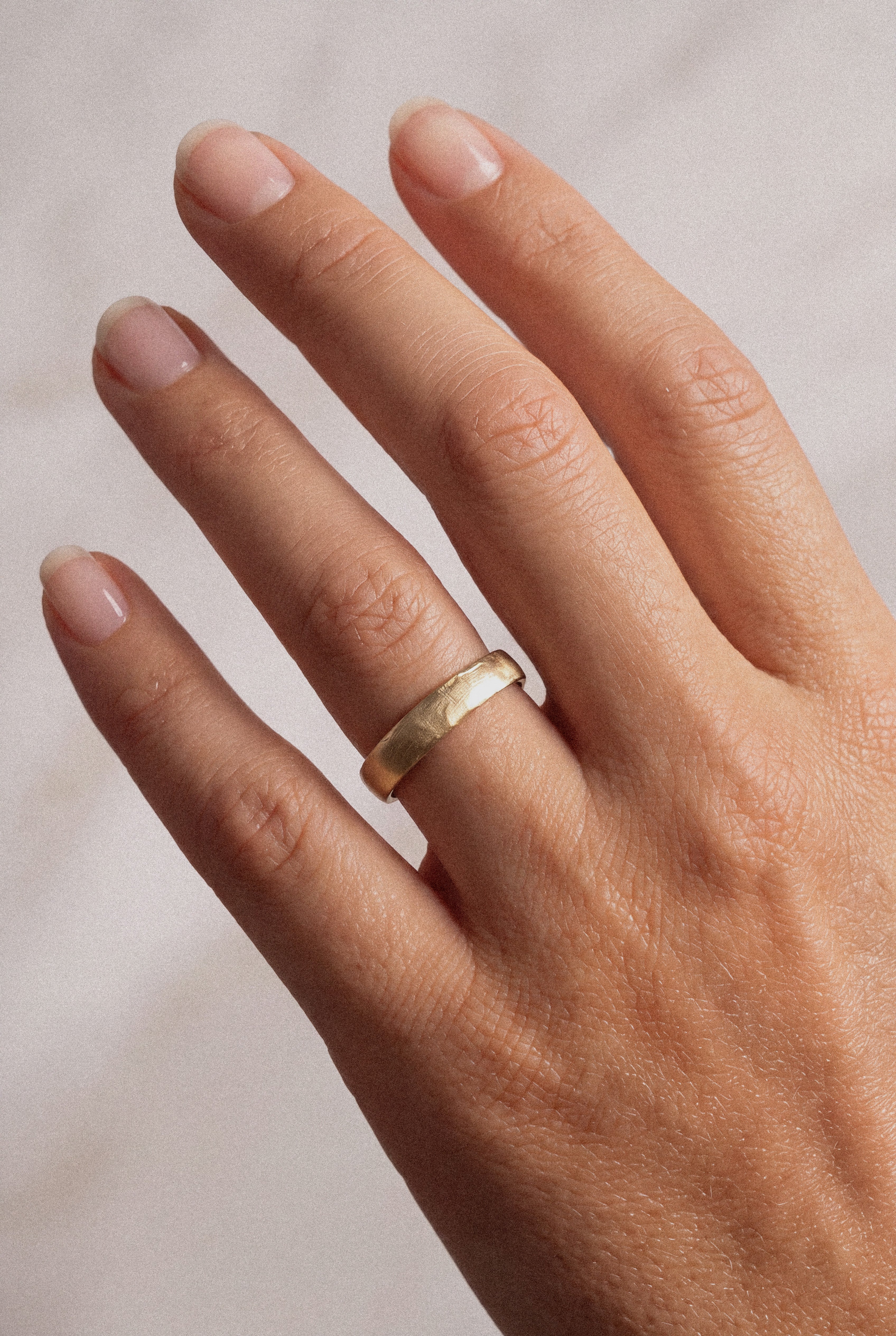 SCRATCH TEXTURE WEDDING BAND N.75