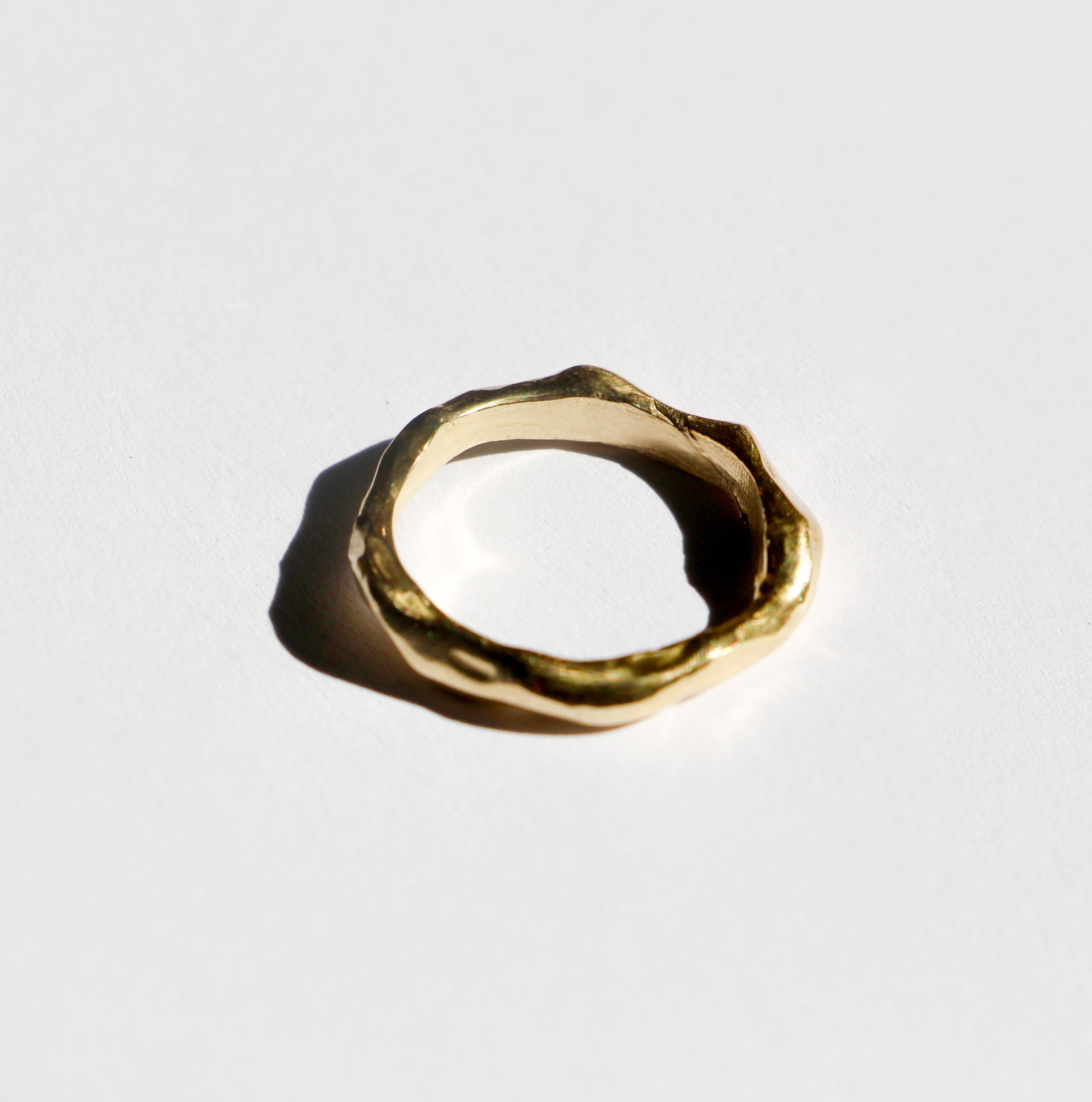 Thin rock ring