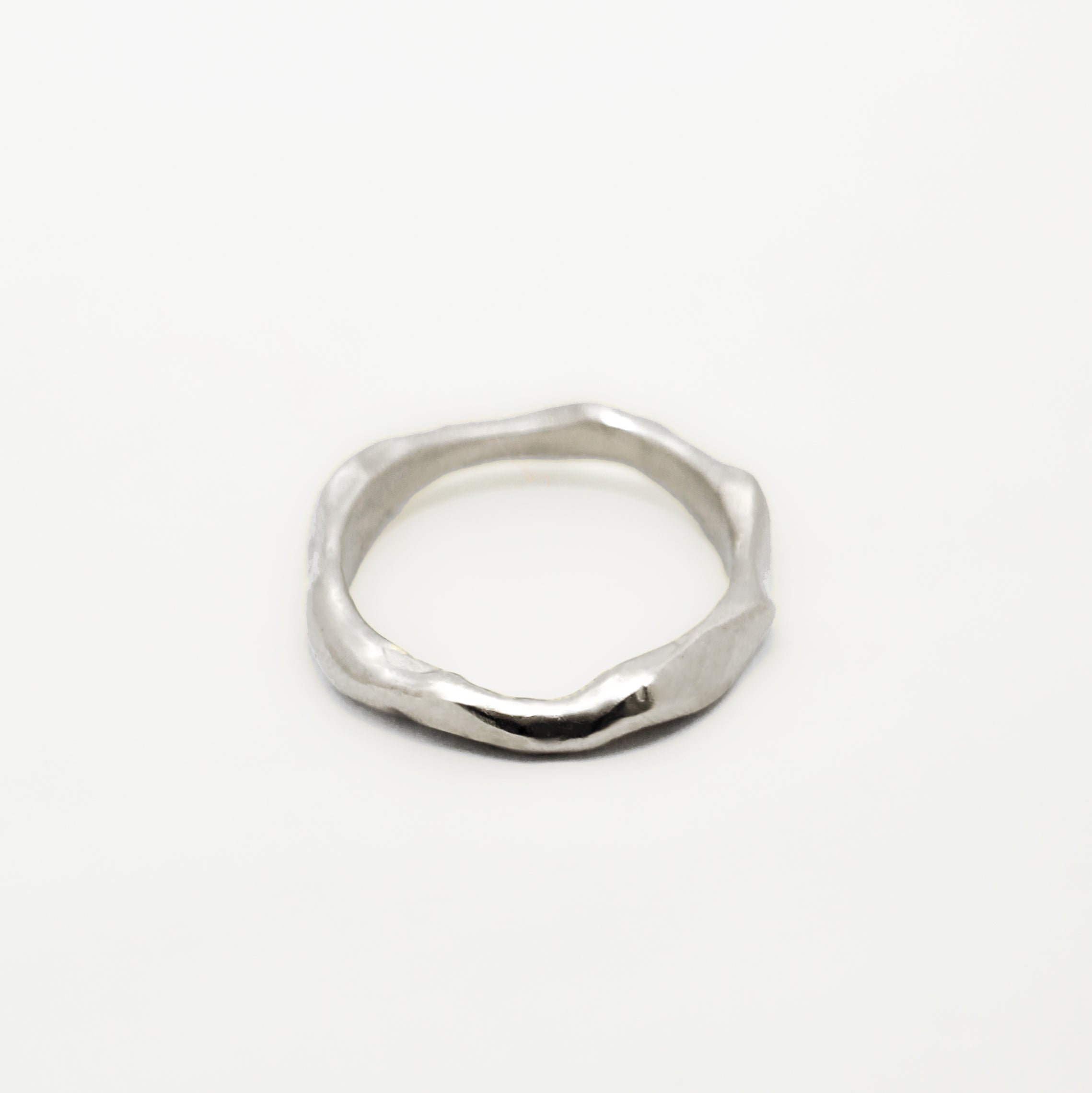 Thin rock ring